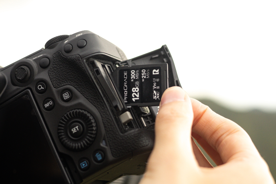 The Best SD Cards for RAW Photography: A Guide for Professional Photographers