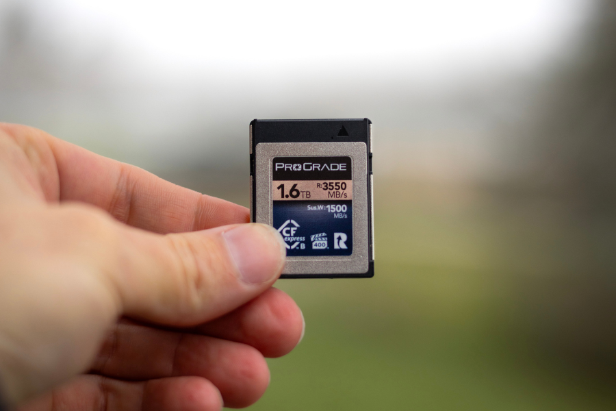 CFexpress Memory Card Guide: Understanding Symbols, Types, and Performance Metrics
