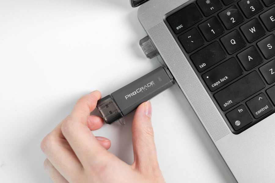 The Ultimate Shuttle Drive Solution for Photographers, Videographers, and DITs: PG10.5 & PG30 Explained